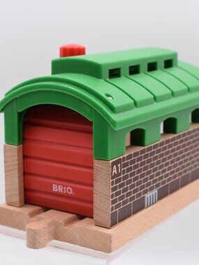 Brio World Wooden Railway #33574 Train Garage Building w/ sliding Door Thomas